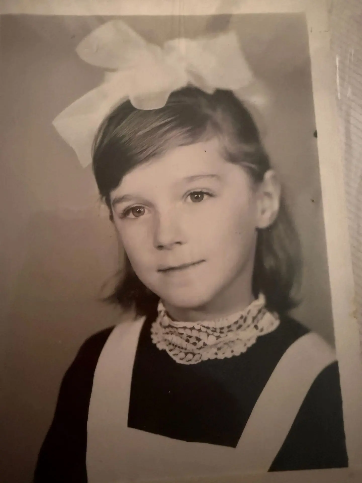 1 сентября делимся фотографиями наших артистов со школьных линеек в далеком...Впрочем, ...