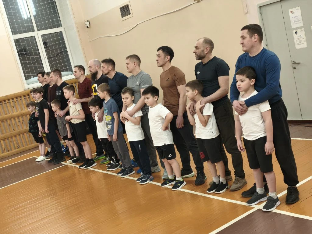🔥 Вчера в нашей школе состоялись "Богатырские игры" 🏃‍♂️👦🏻✨  Ребята и их папы  показали настоящие бо