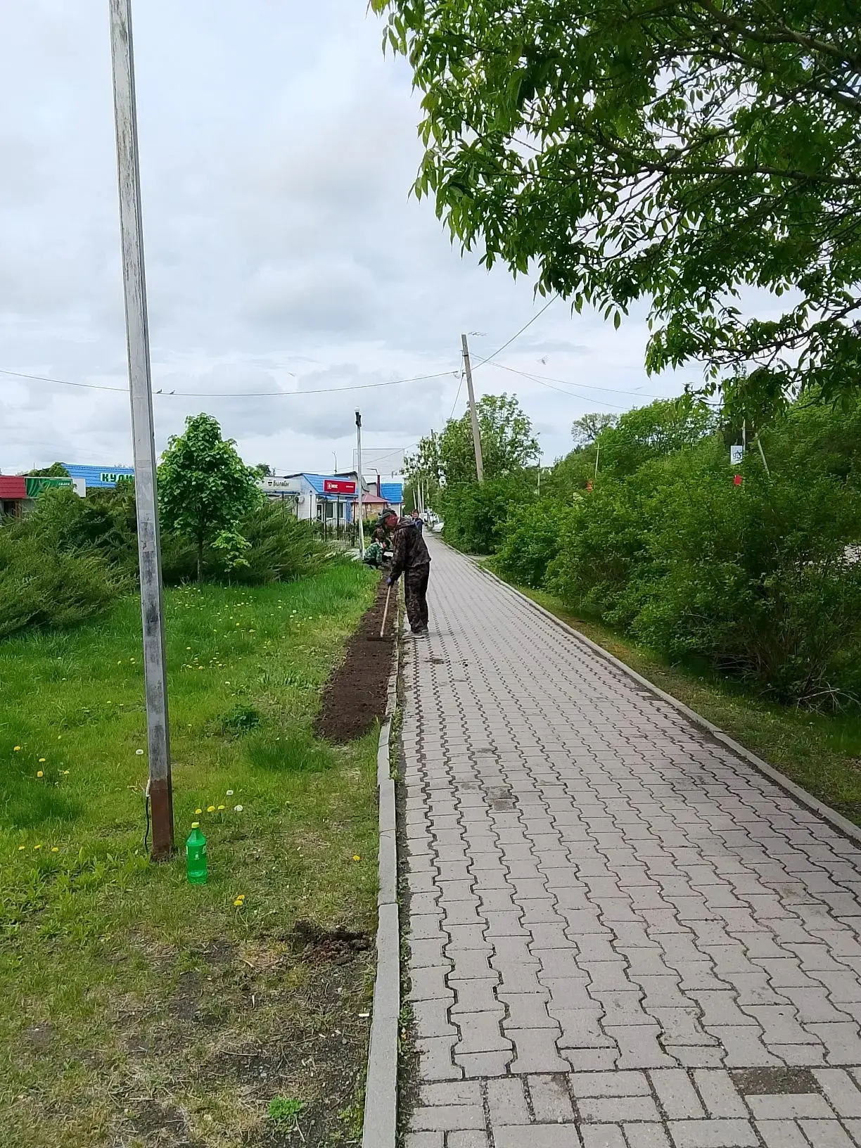 ✅
Всю минувшую неделю работники МКУ Служба благоустройства трудились на благо  жителей сел Черниговс
