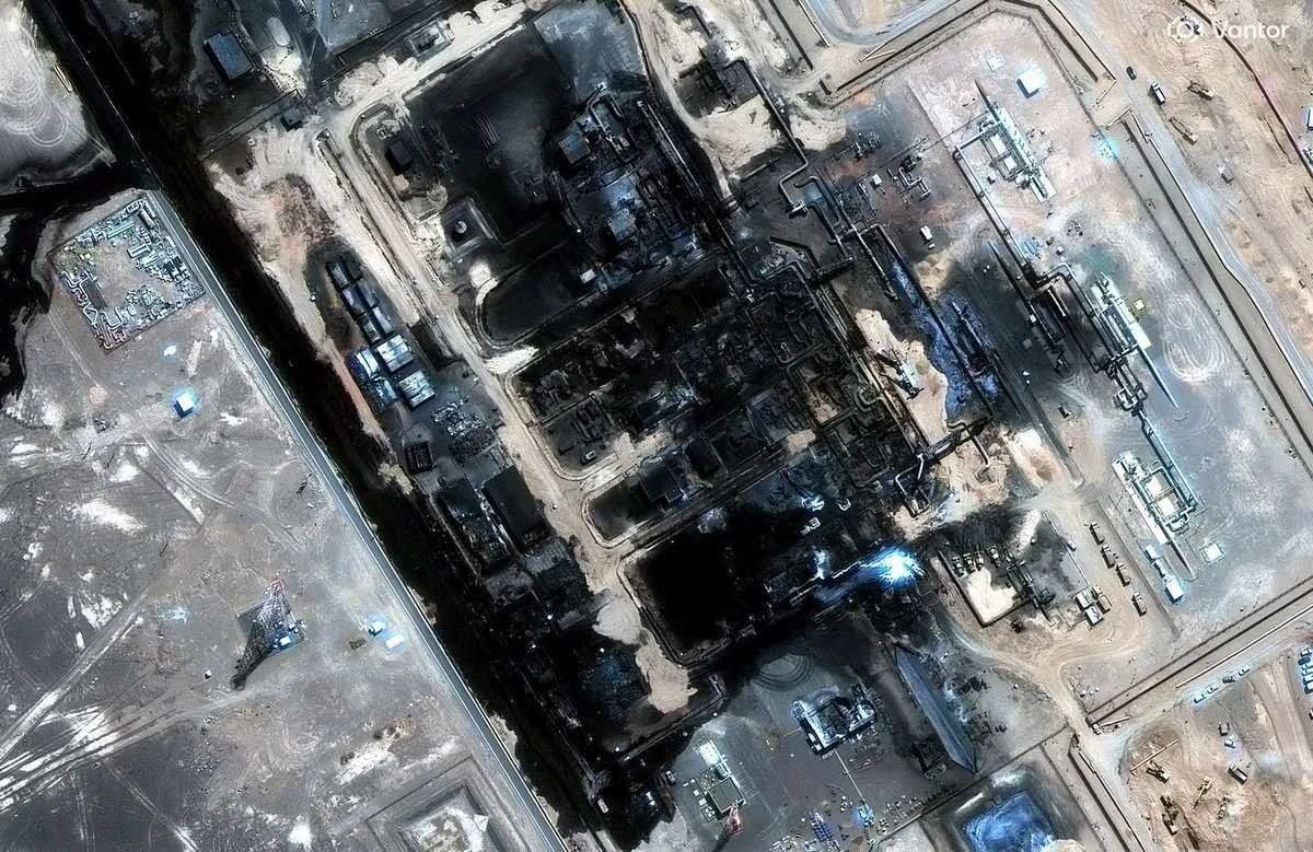 Пишут, на фото разбитая хуситами насосная станция ключевого саудовского нефтепровода «В...