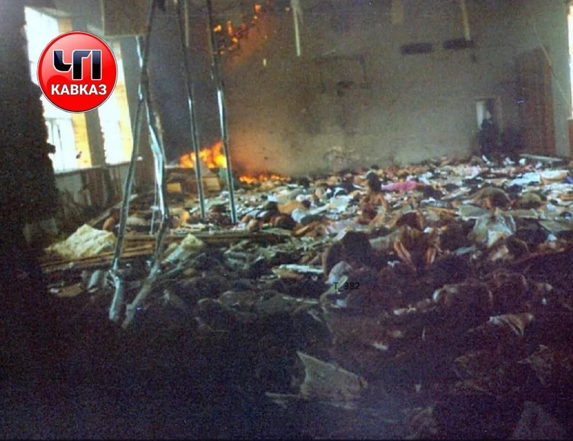 ⚡️Очень страшные кадры. Так выглядел Беслан 3 сентября 2004 года.