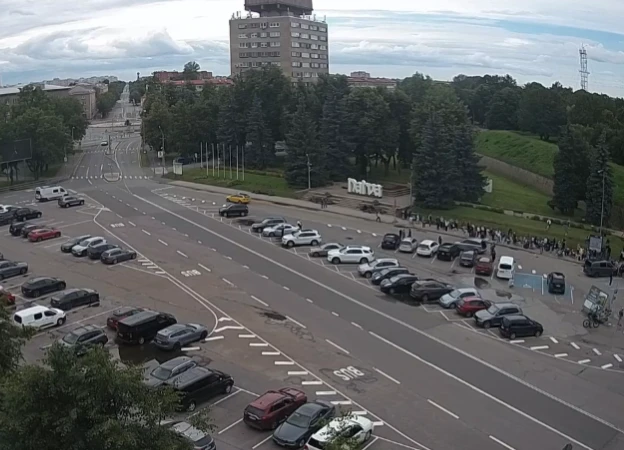 Камера - очередь из Нарвы (Эстония) в Россию https://balticlivecam.com/ru/cameras/eston...
