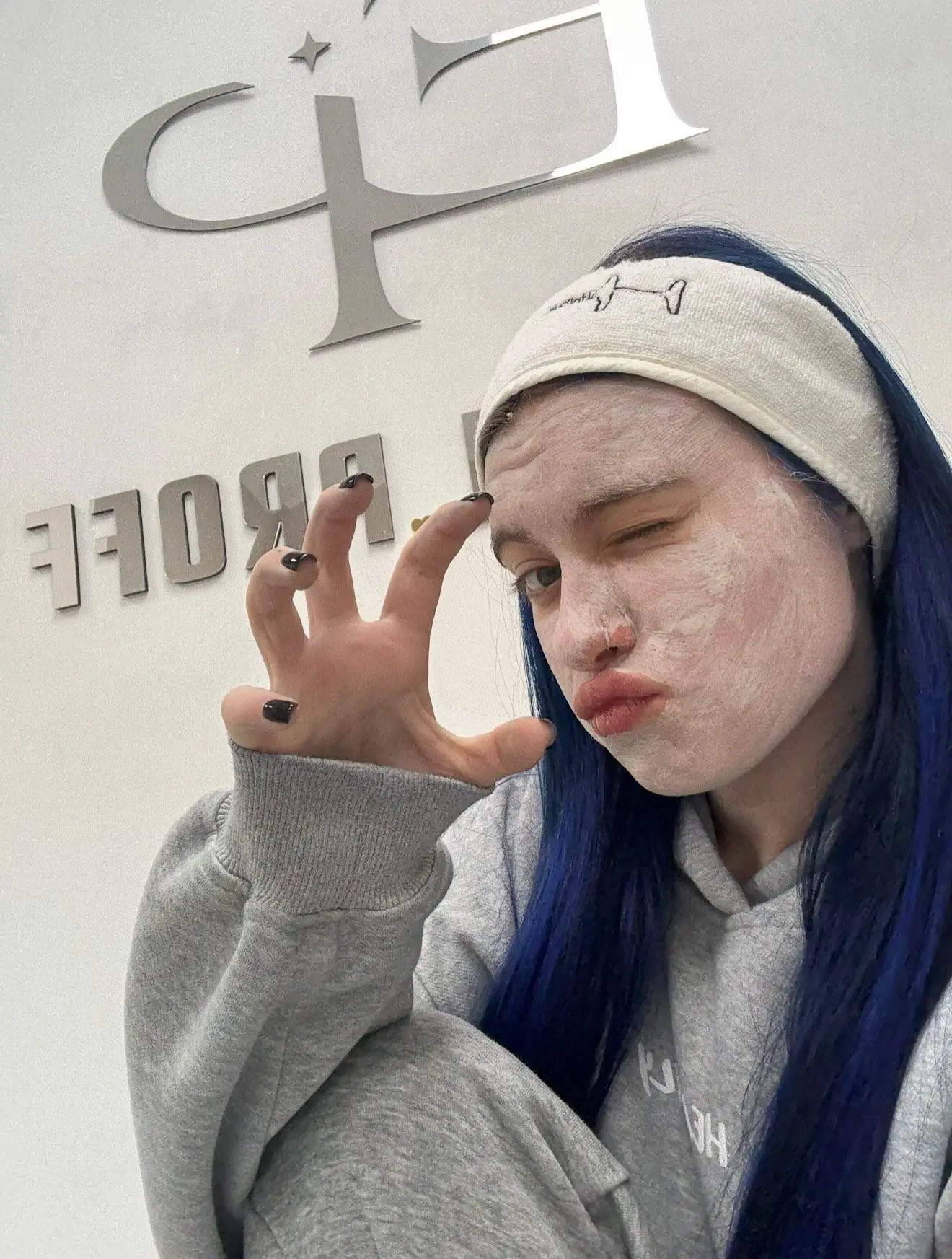Милота от Сони.

❤️ — лучшая
