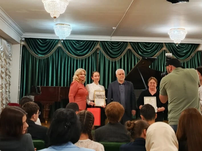 Торжественная церемония награждения лауреатов международных, всероссийских и республика...