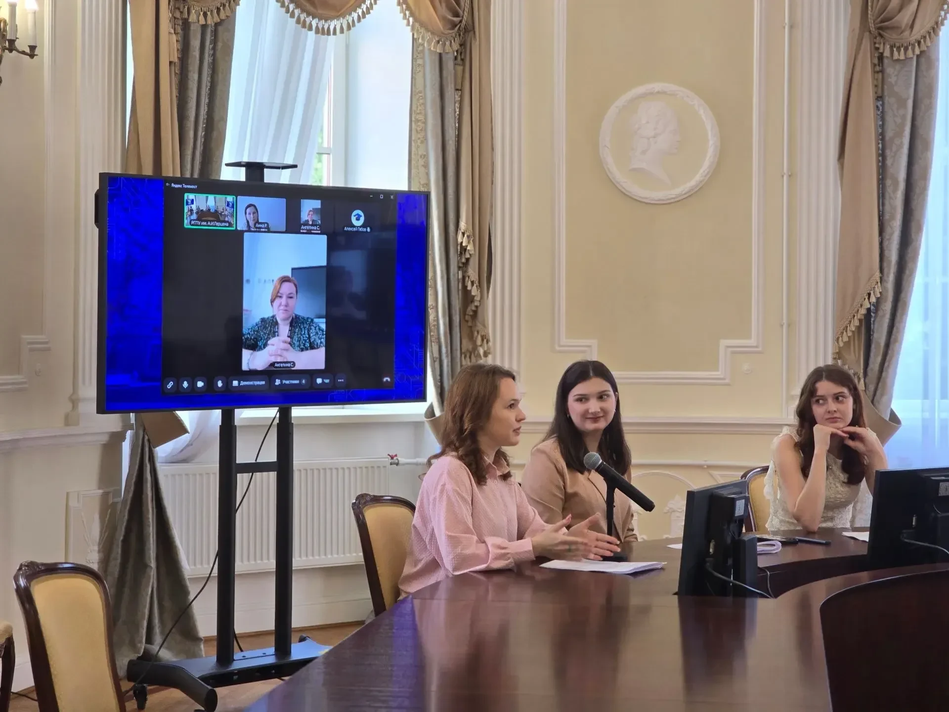 📢  Студенты РГПУ им. А.И. Герцена – в команду школы! Итоги проекта «Педагоги под ключ»

🏫  В этом 