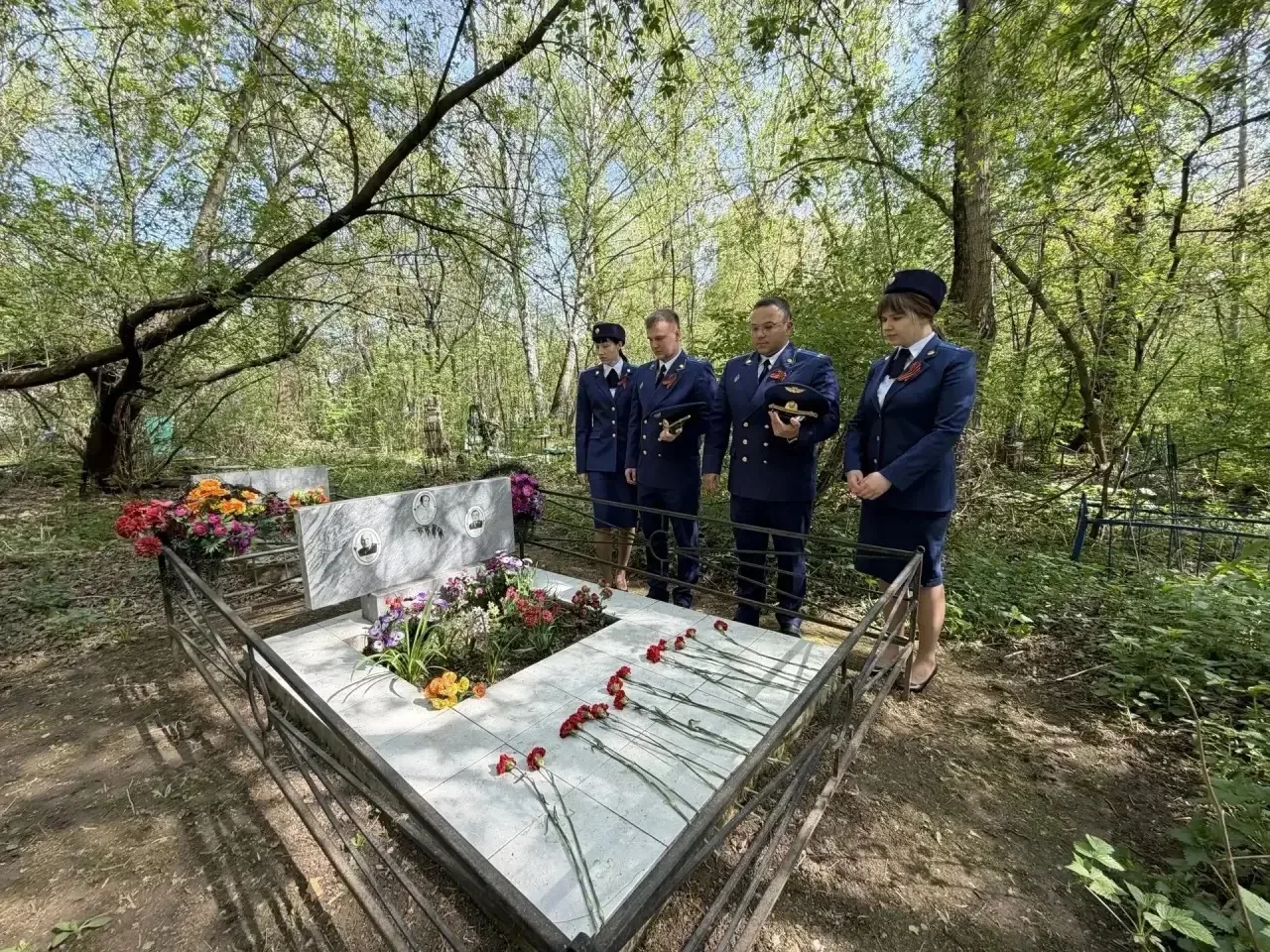 Прокурор Кировского района г. Екатеринбурга Максим Барзенцов поздравил ветерана Великой Отечественно