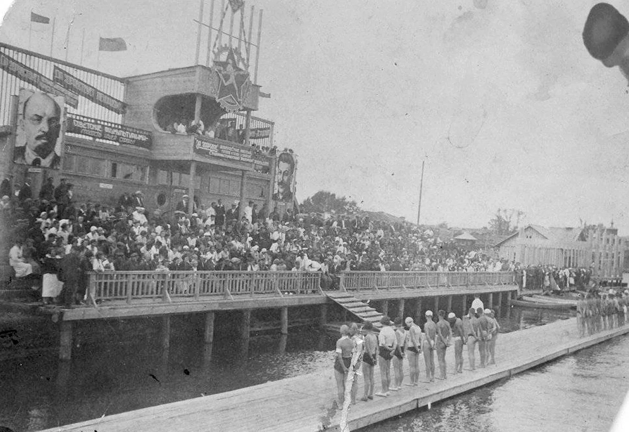 В этот день в Ревде: 12 июня 1936 года на берегу городского пруда торжественно открыли Водную станци