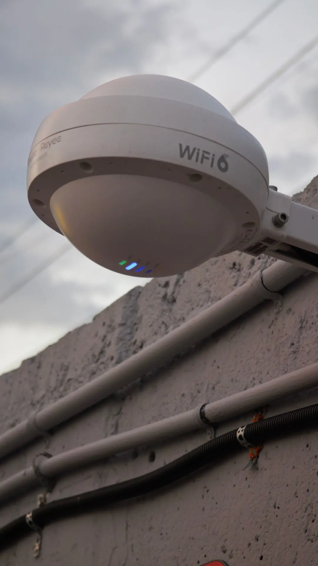На пляже бирюзы Wi-Fi раздают