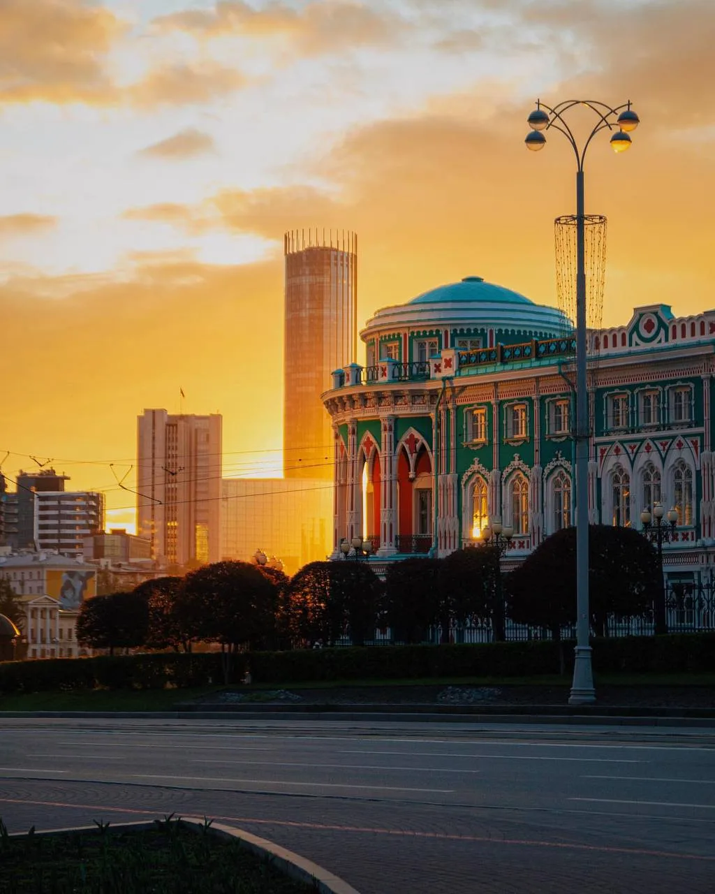 ☀️ В Екатеринбурге установлен новый температурный рекорд — +33,8 °C, побив рекорд 2011 года (+33,3 °