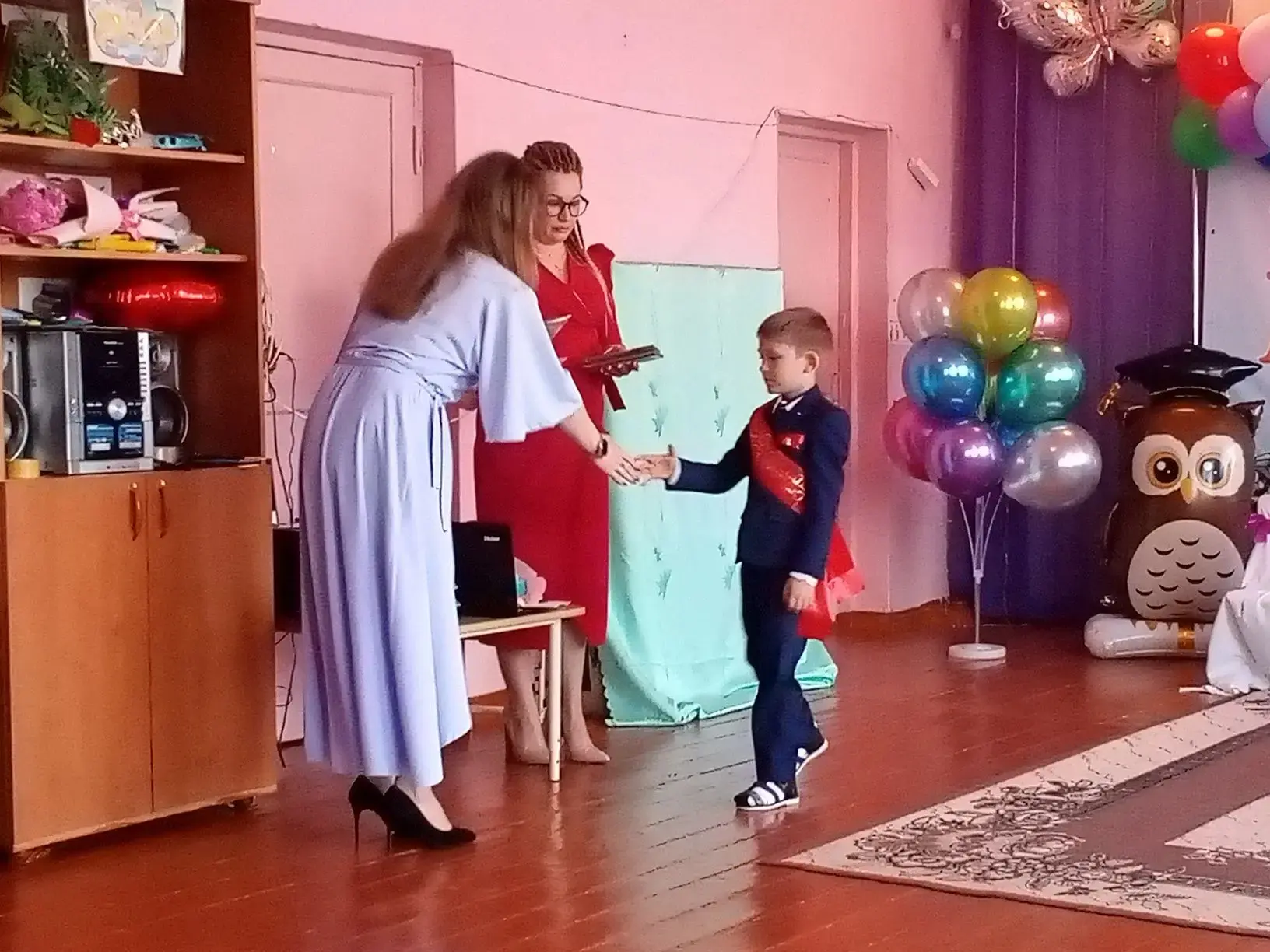 Выпускной как много разного настроения в этом слове. Для одних это радость, переход на ...