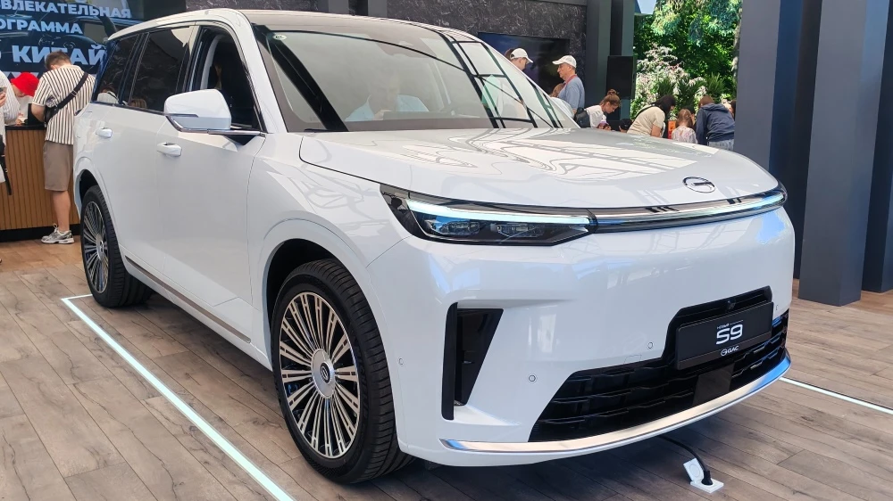 В России стартовали продажи нового гибридного кроссовера GAC S9