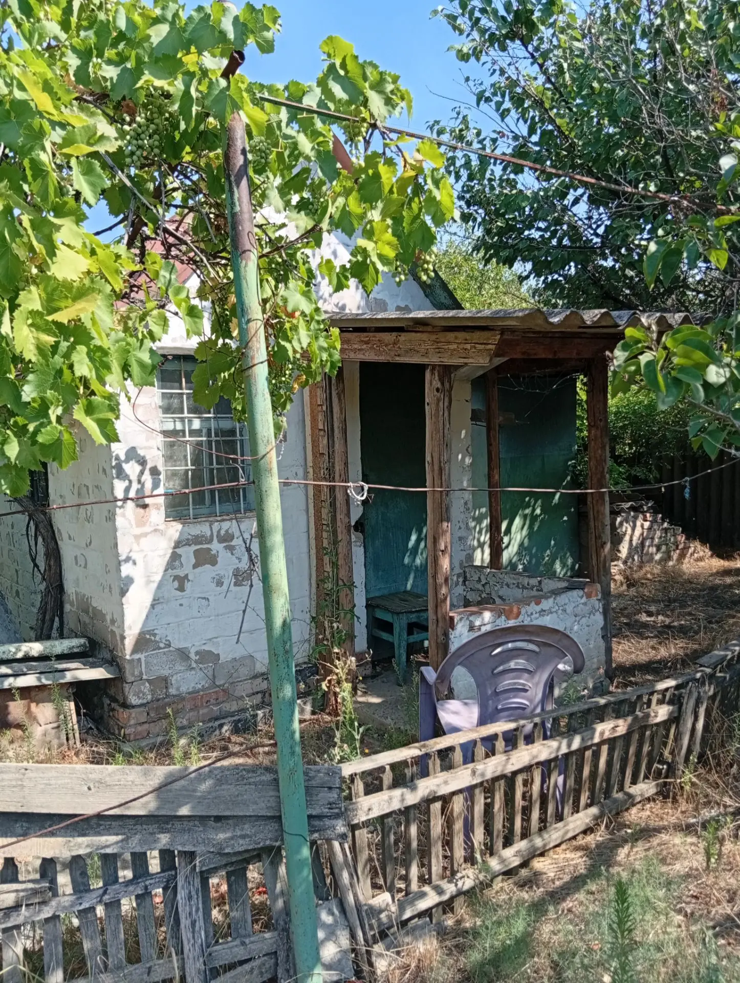 Продам дачный участок. Пгт Мирный, земля приватизирована, документы РФ. Свет вода на уч...