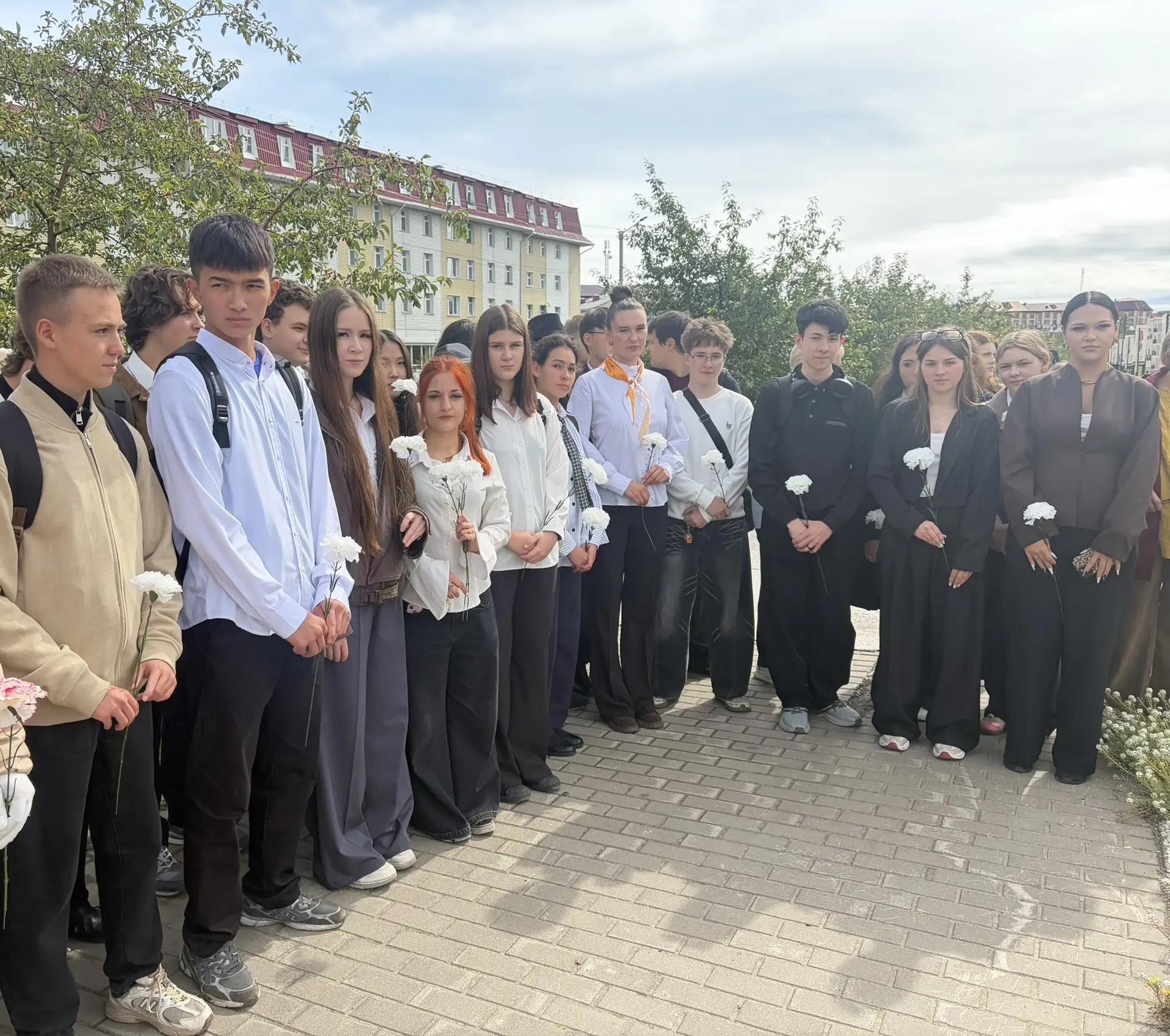 🕊️Сегодня, в День солидарности в борьбе с терроризмом, одиннадцатиклассники и их класс...