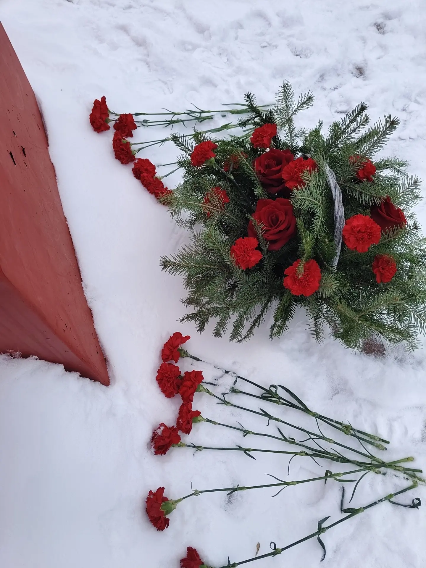 В день защитника Отечества в сквере 70-летия Победы поселка Сернур состоялось торжественное возложен