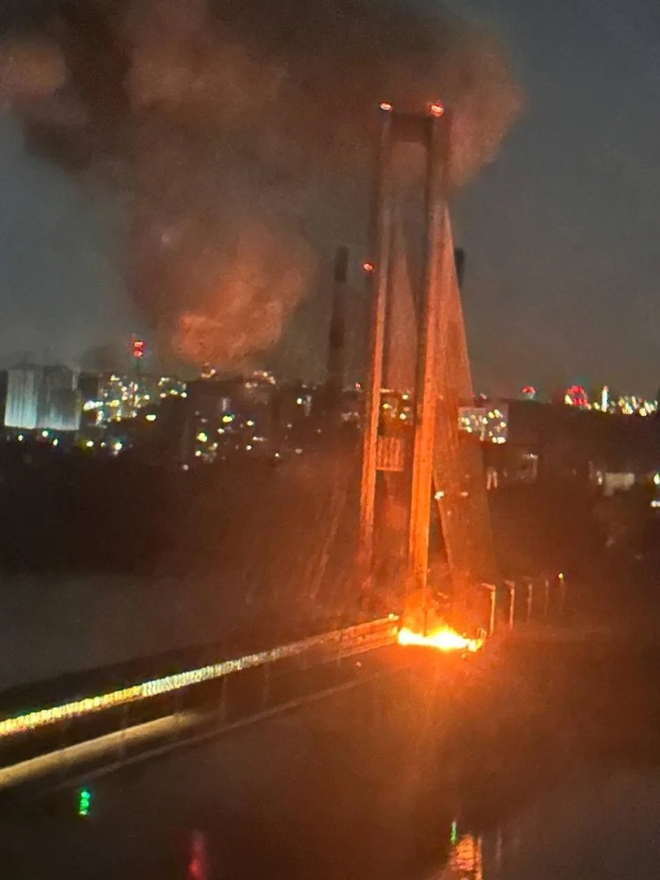 В Киеве вновь прилёты по Южному мосту