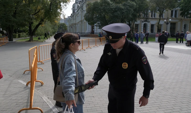 🛡️ Порядок под контролем: сотрудники УМВД обеспечили безопасность во время памятных ме...