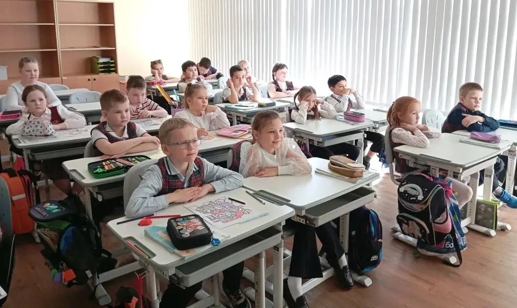 🌟 День 2️⃣ В рамках "Недели доброты" наш 1 «В» класс провели замечательное мероприятие ! 💖🎉    Дети 