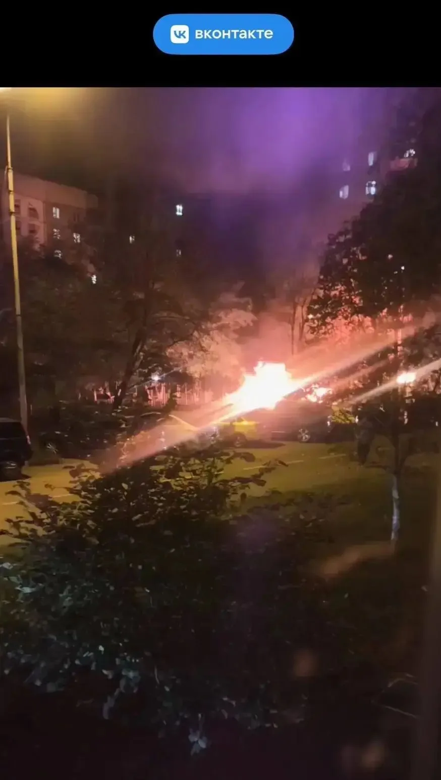 ⚡️В районе улицы Октябрьской произошло сильное возгорание в результате атаки дрона