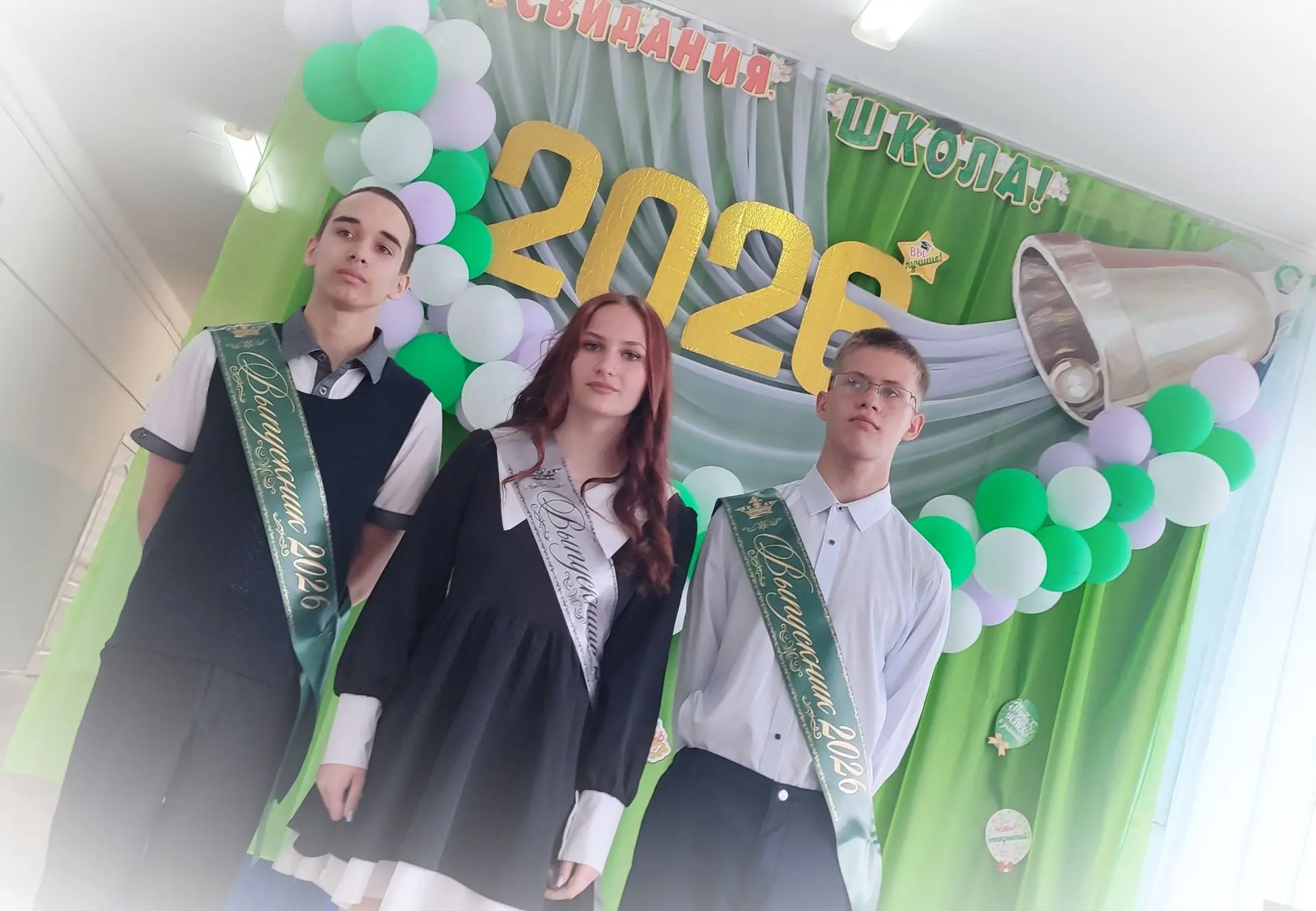 🔔 Прозвенел последний звонок!

Сегодня в нашей школе особенный день — для выпускников прозвучал пос