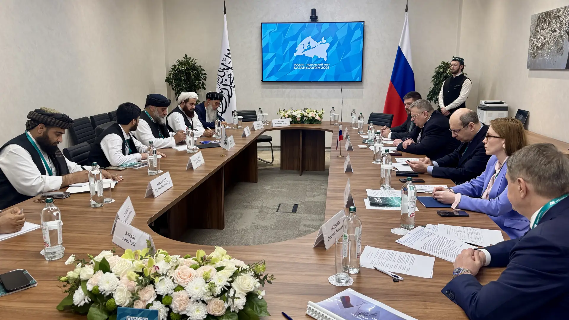 🇷🇺🇦🇫Алексей Оверчук провел встречу с министром промышленности и торговли Афганистана Хаджи Нуруддино