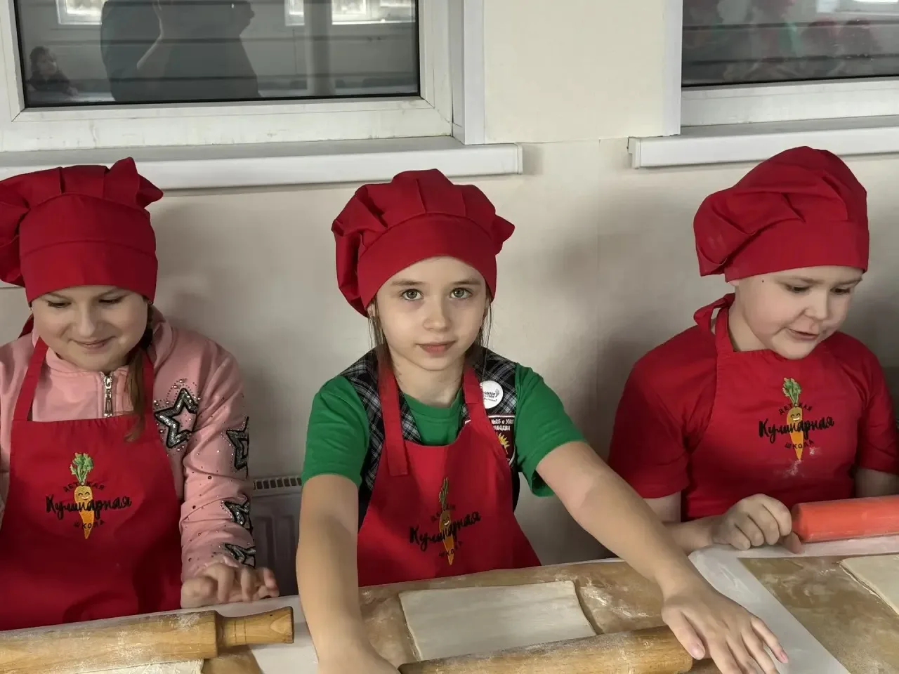 Сегодня дети 2 «Б» класса в кафе «Поплавок» пекли штрудель! Вызов принят: второклассники против груш