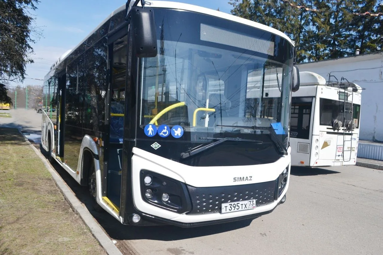 На маршруте № 52 в Чебоксарах появился новый автобус модели СИМАЗ-4282.  В салоне этого транспортног
