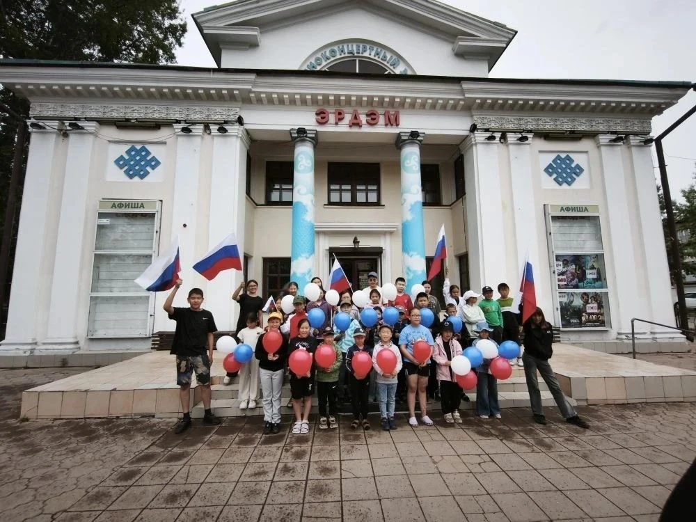 В ККЗ «Эрдэм» прошёл кинопоказ для членов семей участников СВО 
В рамках проведения Единых дней соци