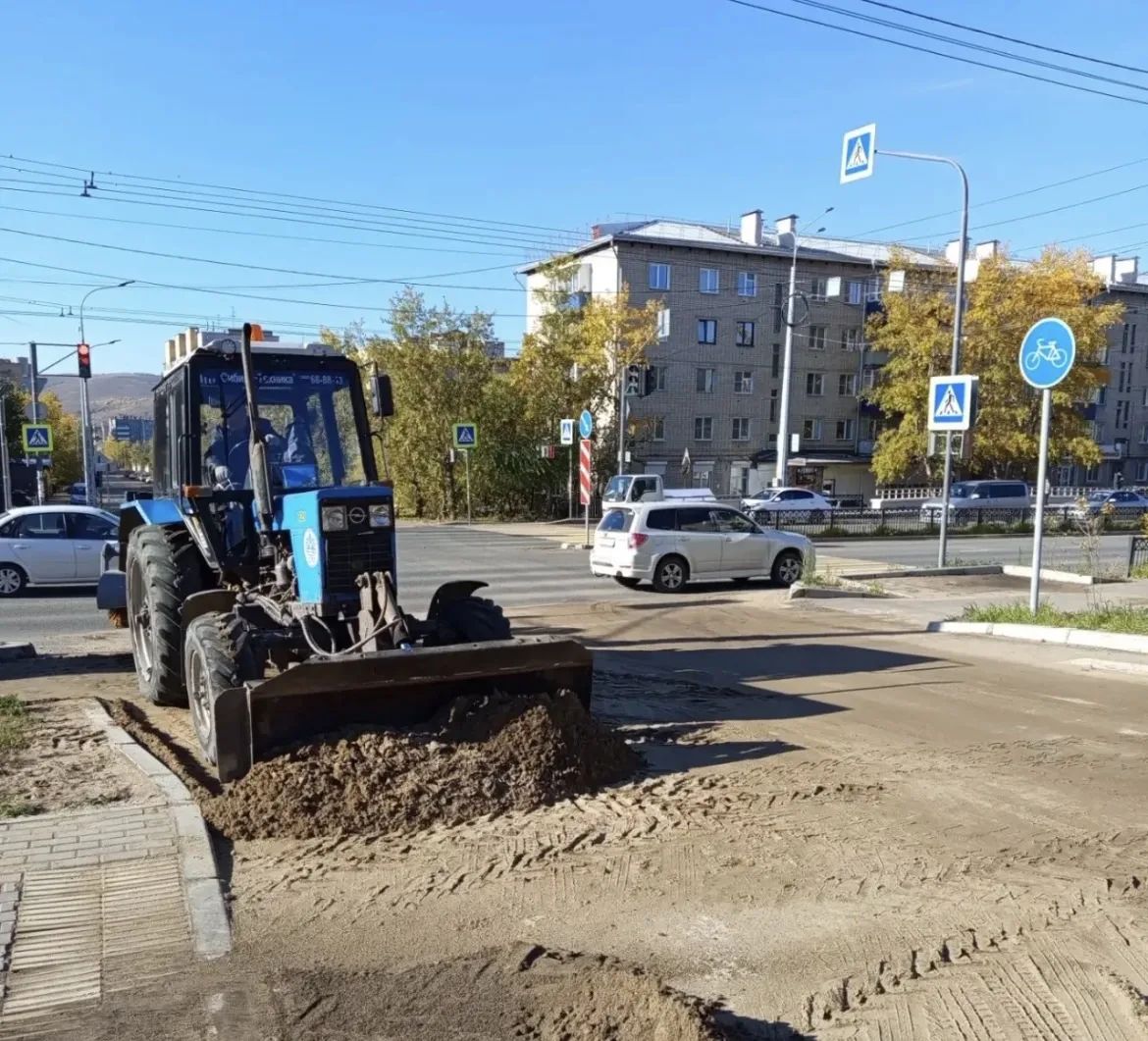Специализированная техника муниципального бюджетного учреждения "ДМРСУ" продолжает рабо...