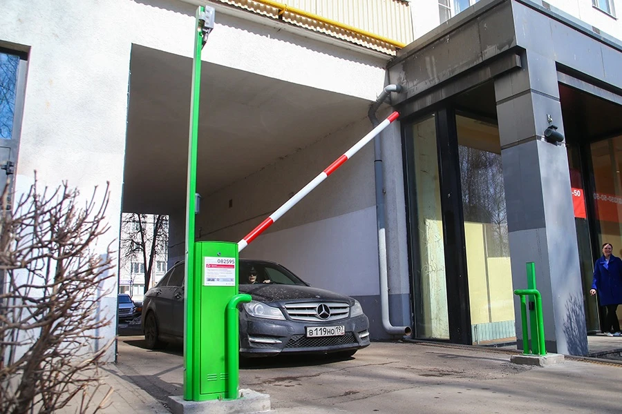 🚧 За шлагбаумы во дворах Москвы ввели плату.