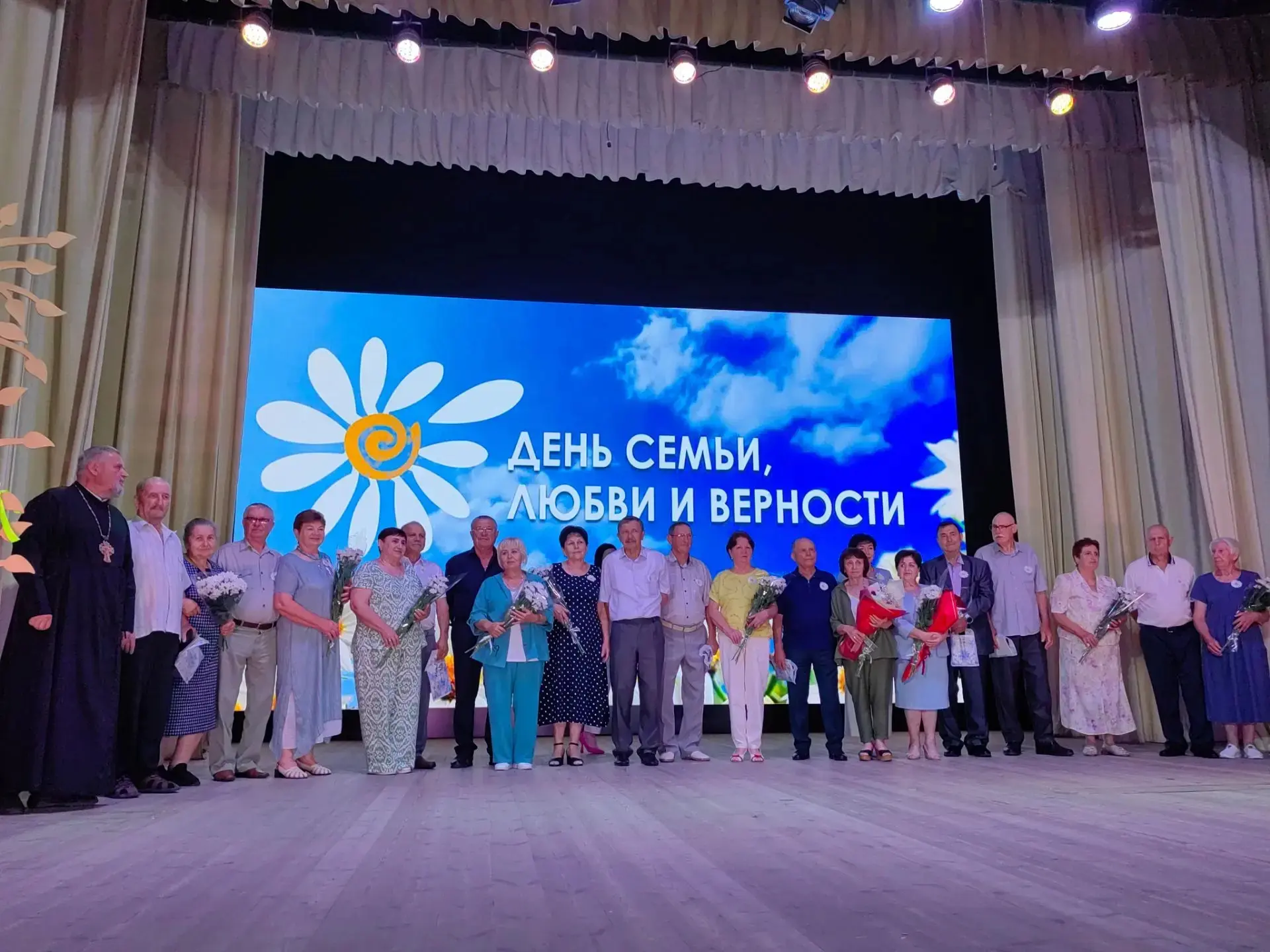 Есть праздники, что идут прямо от сердца. Сегодняшний День семьи, любви и верности в станице Курской