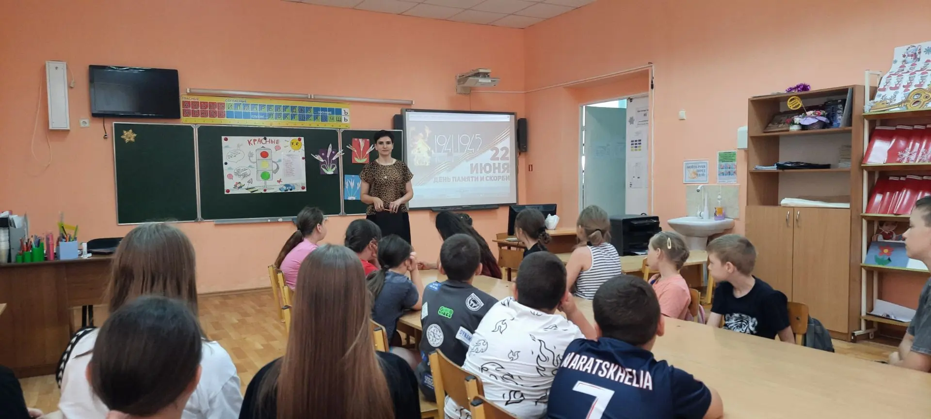 💥22 июня 2026 года, в День памяти и скорби, специалист МАУ «Казачий центр «Ермак» на базе летней оз