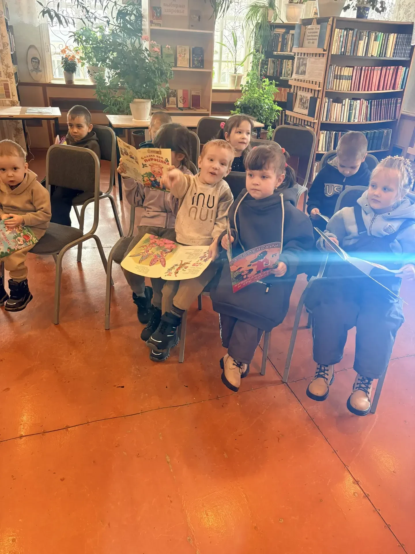 📚 Путешествие в мир книг: наши ребята в библиотеке! 🏫 27.03.2026г воспитанники МДОУ «...