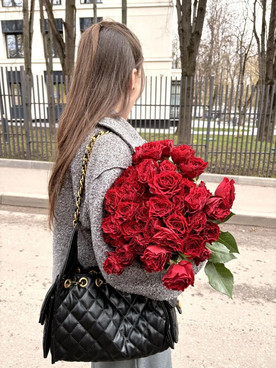 Сегодня пасмурно? Мы исправим! Монобукет из роз, собранный сегодня утром 😍

5900₽

Пиши нашему мене