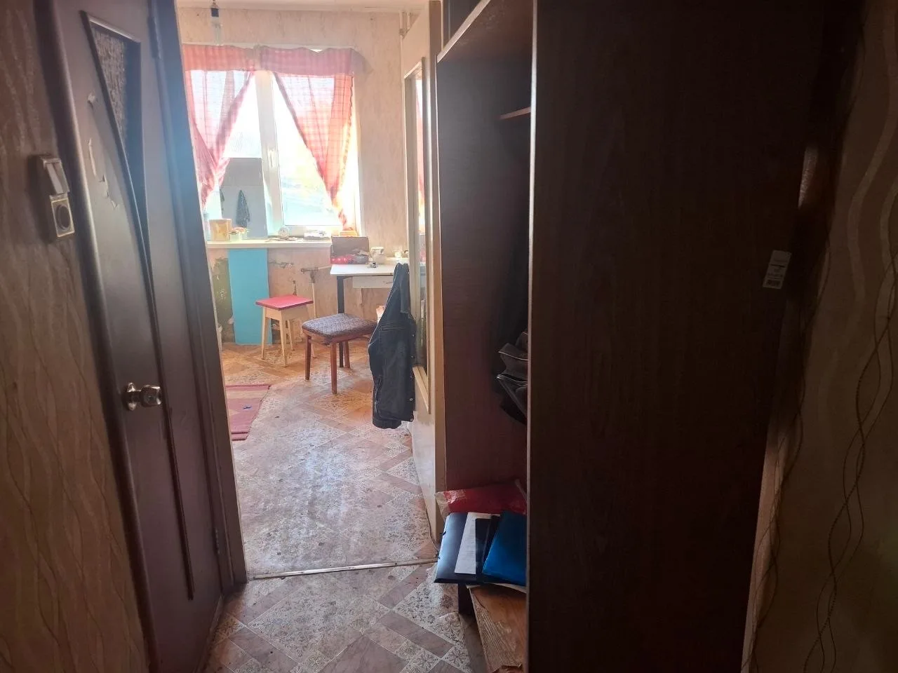 Здравствуйте, 1 этаж вывезти и утилизировать все.