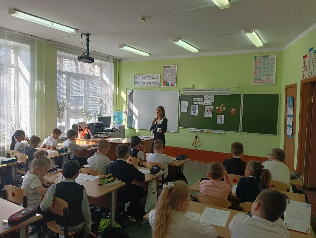 Школа — это пространство для творчества и роста! ✨  25 марта наша начальная школа превратилась в нас