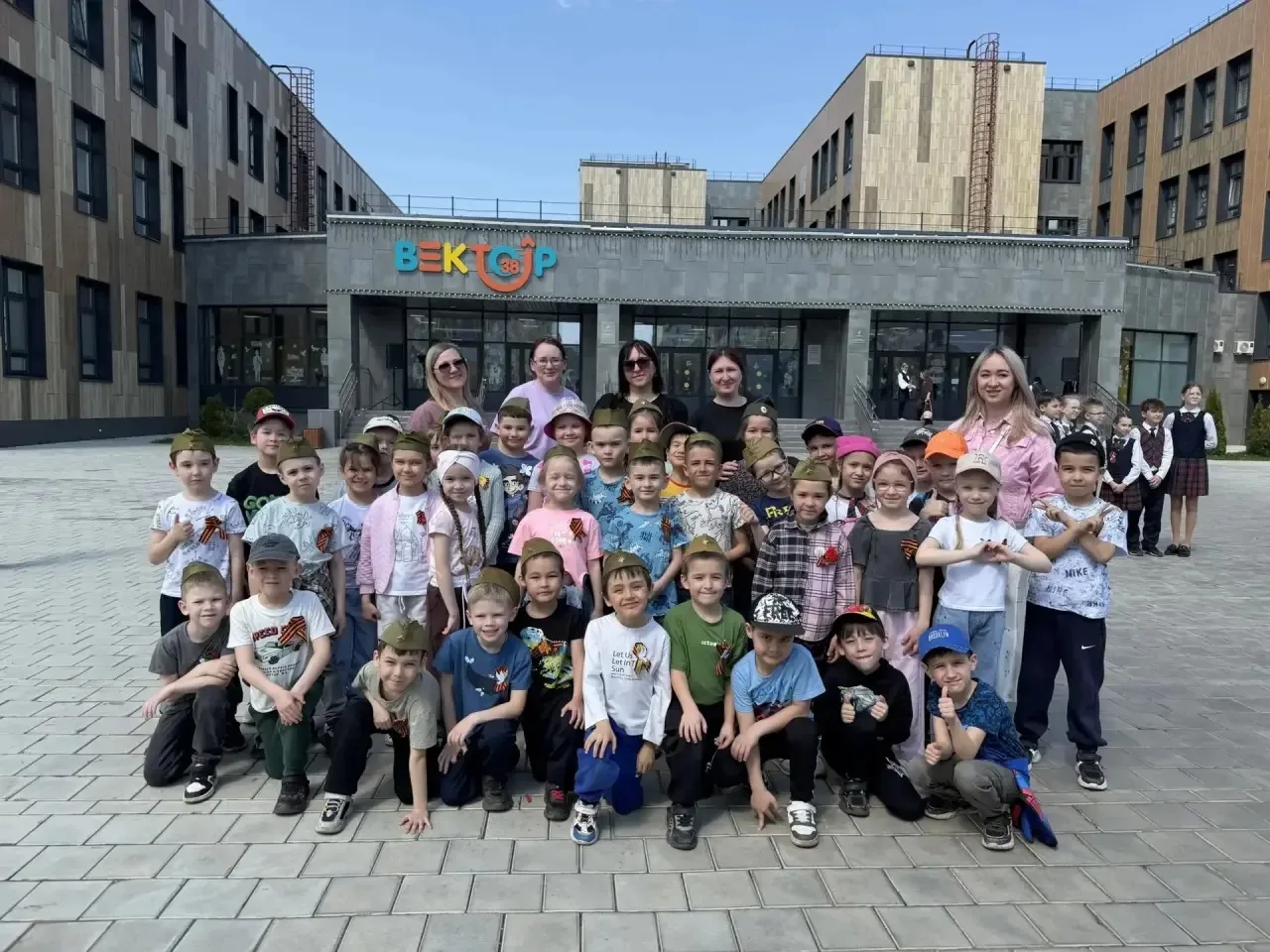 🎗️Воспитанники подготовительных групп 3 и11 почтили память героев Великой Отечественно...