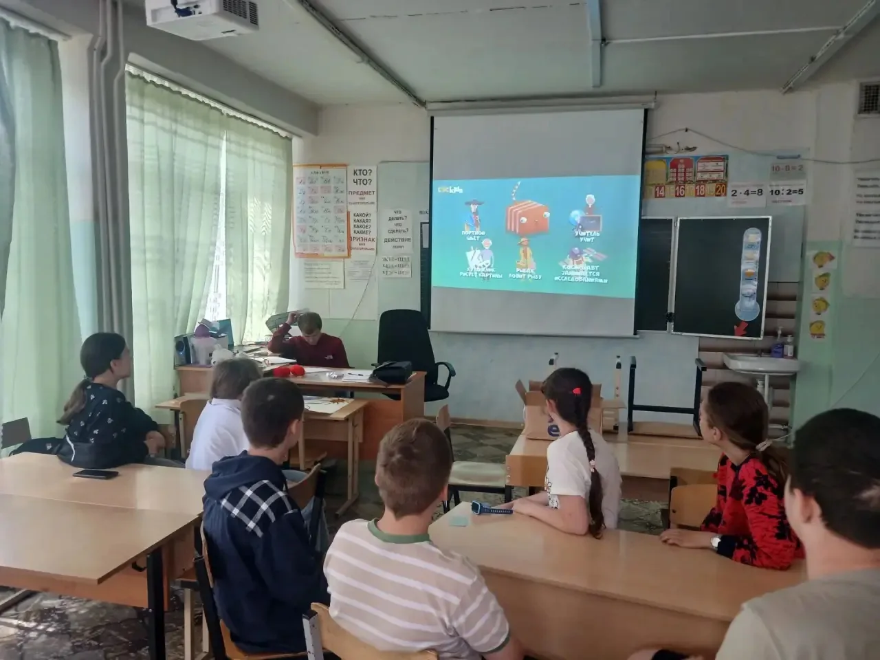 Сегодня наши день был посвящён профессиям. Была проведена беседа и интеллектуальная игра, посвящённы