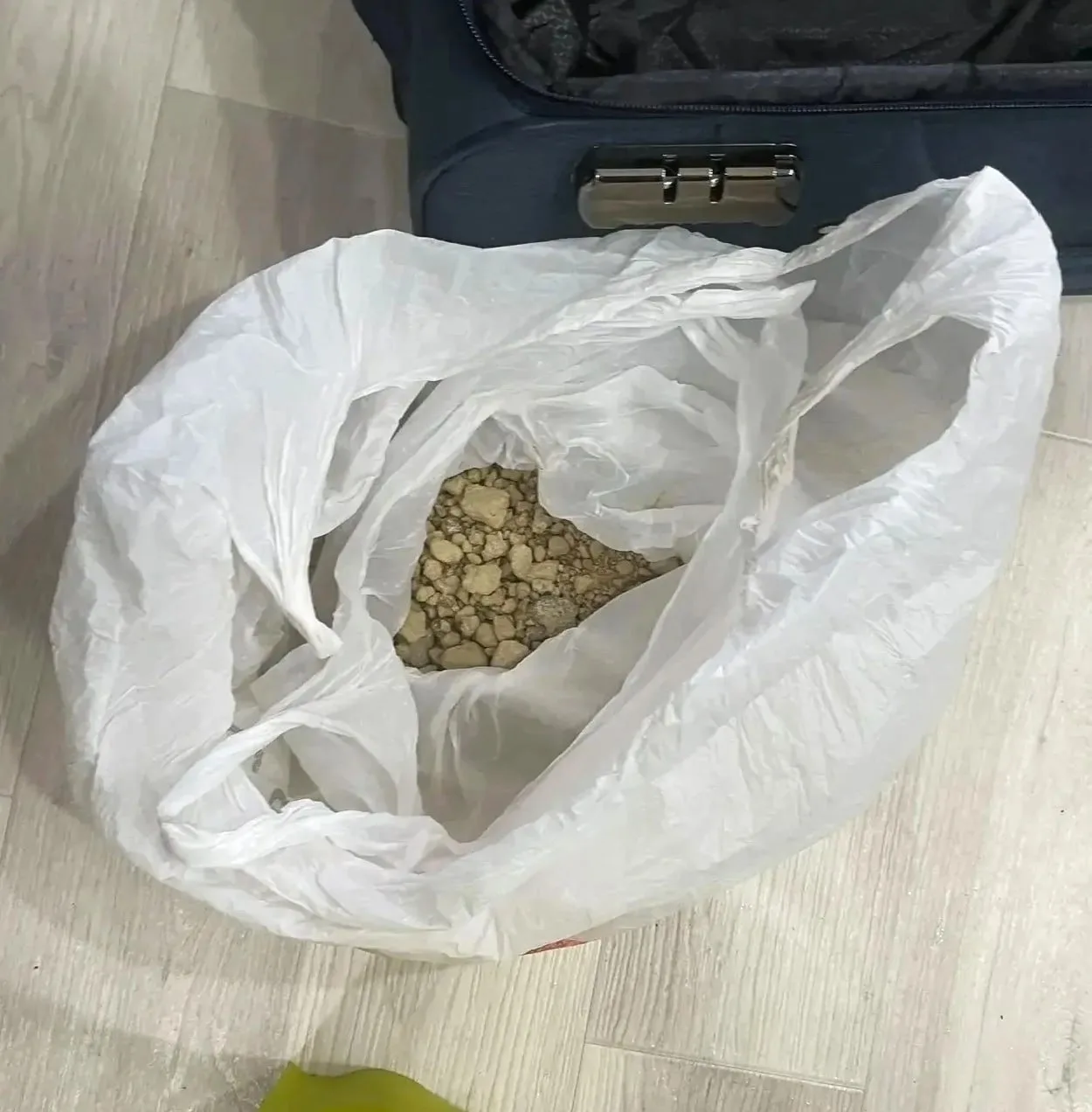 Иностранец задержан с килограммом героина  В Комсомольске полицейские задержали 27-летнего гостя из 