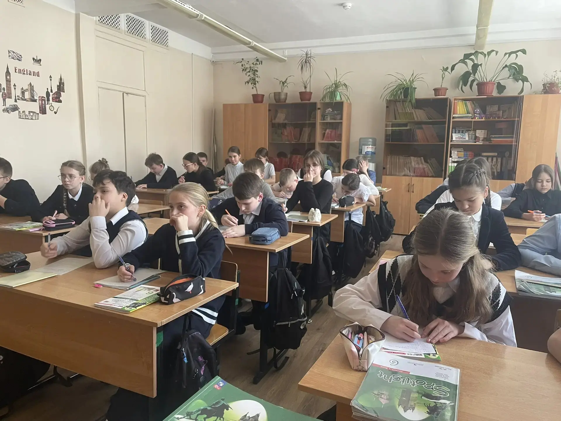 В понедельник прошёл  интересный классный час «Разговоры о важном» на тему «Как создать свой бизнес»