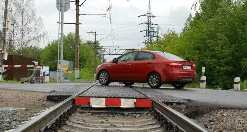 💡 При вынужденной остановке на железнодорожном переезде, если в транспортном средстве ...