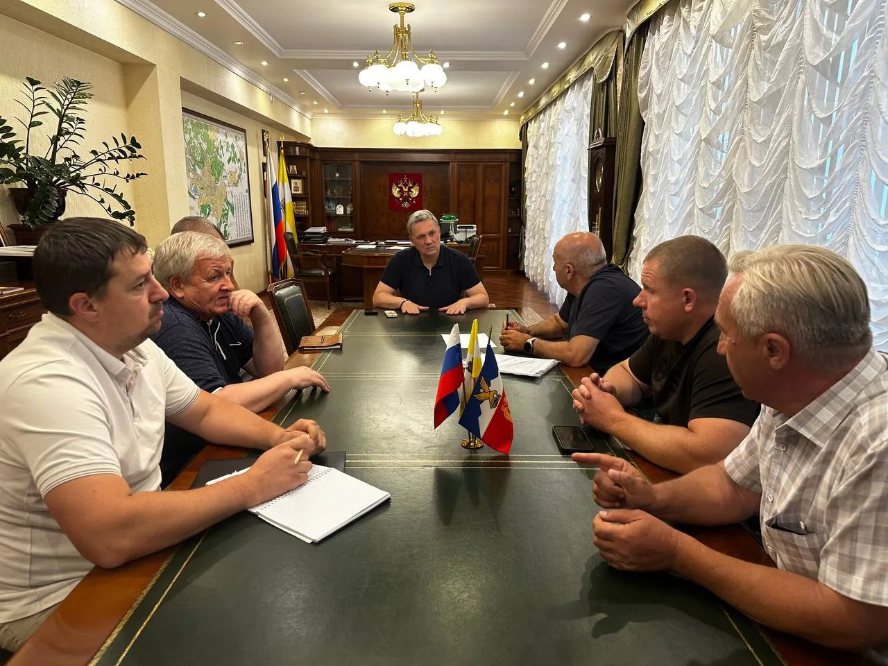 Выходные - объезд строек, понедельник - день подрядчиков.