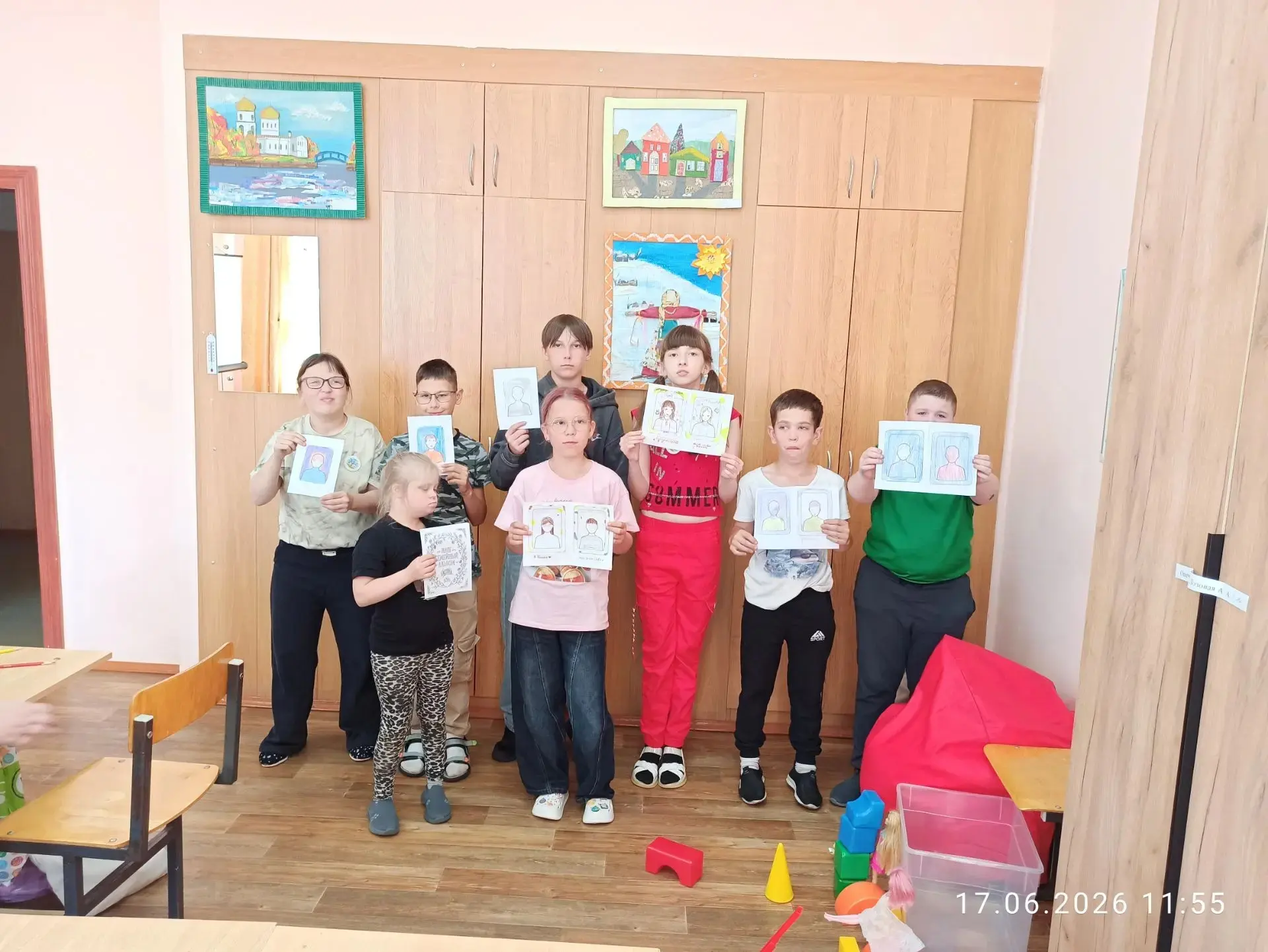 Двенадцатый день в "Спортландии", девиз -   "Семейная гостиная". На мастер-классе "Семейный альбом с