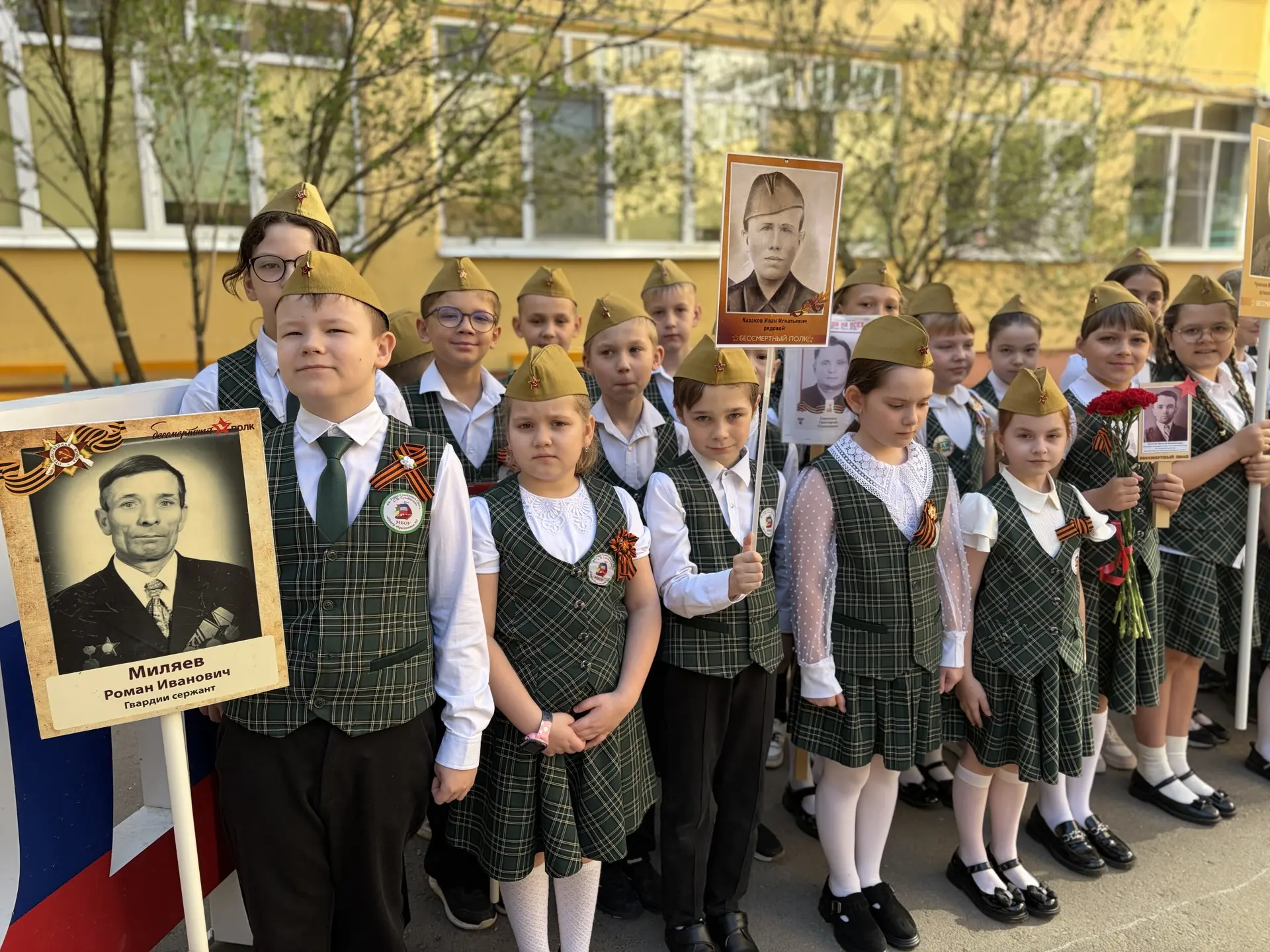 🎗️ “Бессмертный полк” в Центре образования № 7: Память, которая живет в наших сердцах.  Сегодня в на