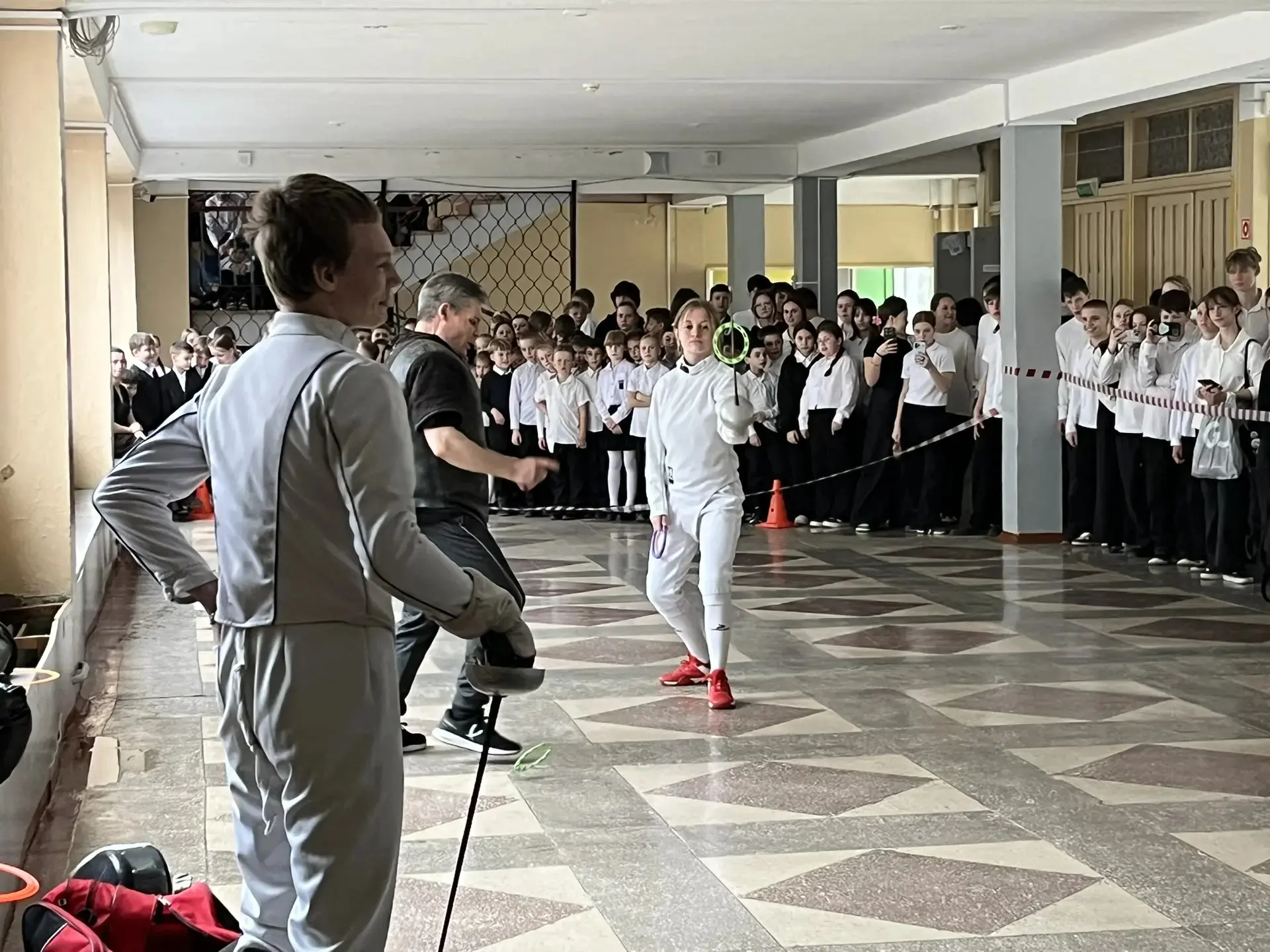 🤺 Школьники приобщились к миру элегантности и стратегии на мастер-классе по фехтованию!  Мероприятие