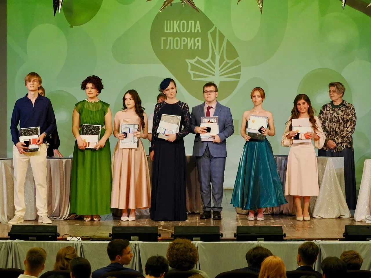 НАШИ МЕДАЛИСТЫ
🙌 Каждый год «Школа Глория» выпускает медалистов, которые получают заслуженные награ