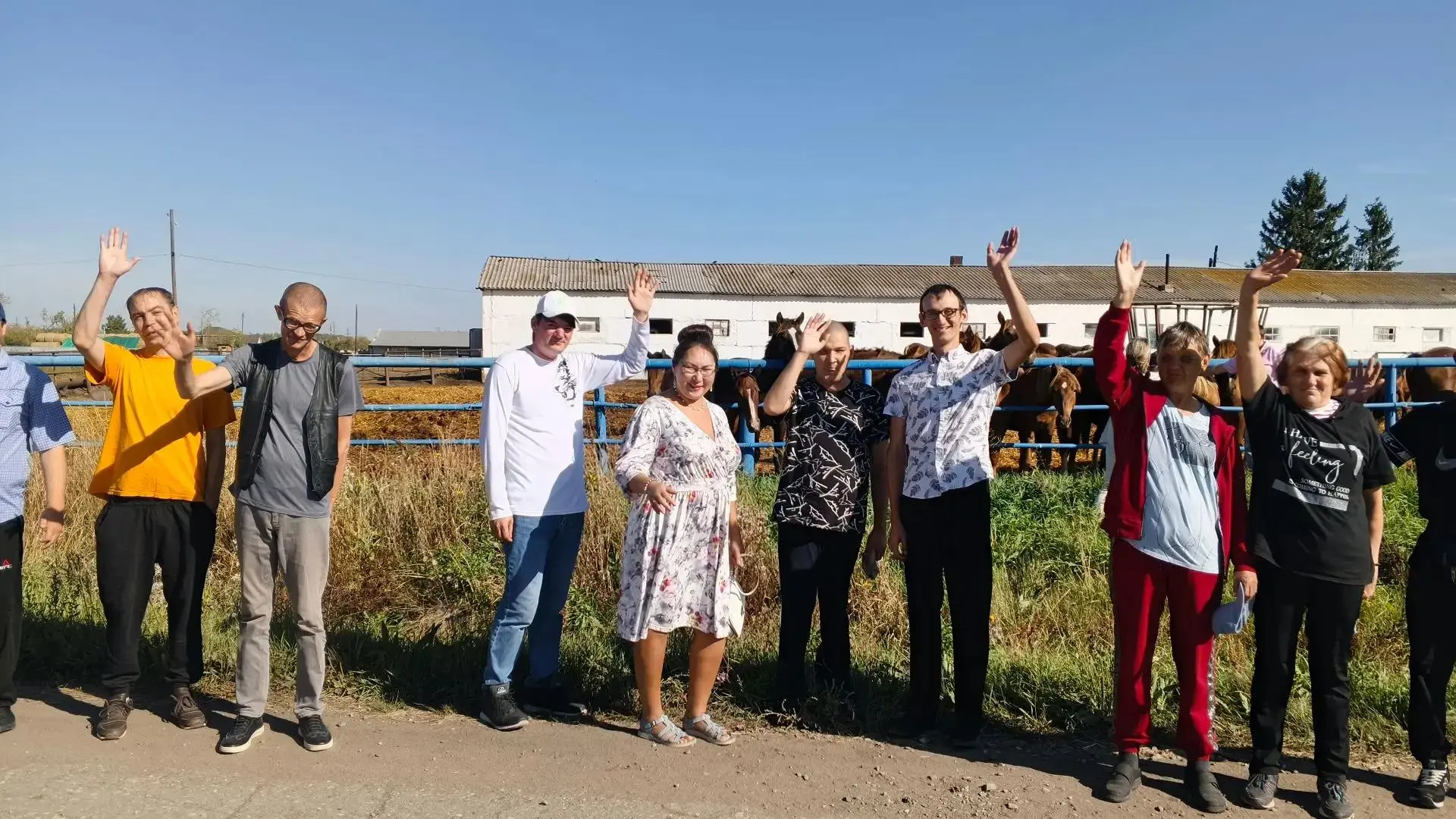 В погожие сентябрьские дни группа подопечных Марьяновского Дома‑интерната вместе с псих...