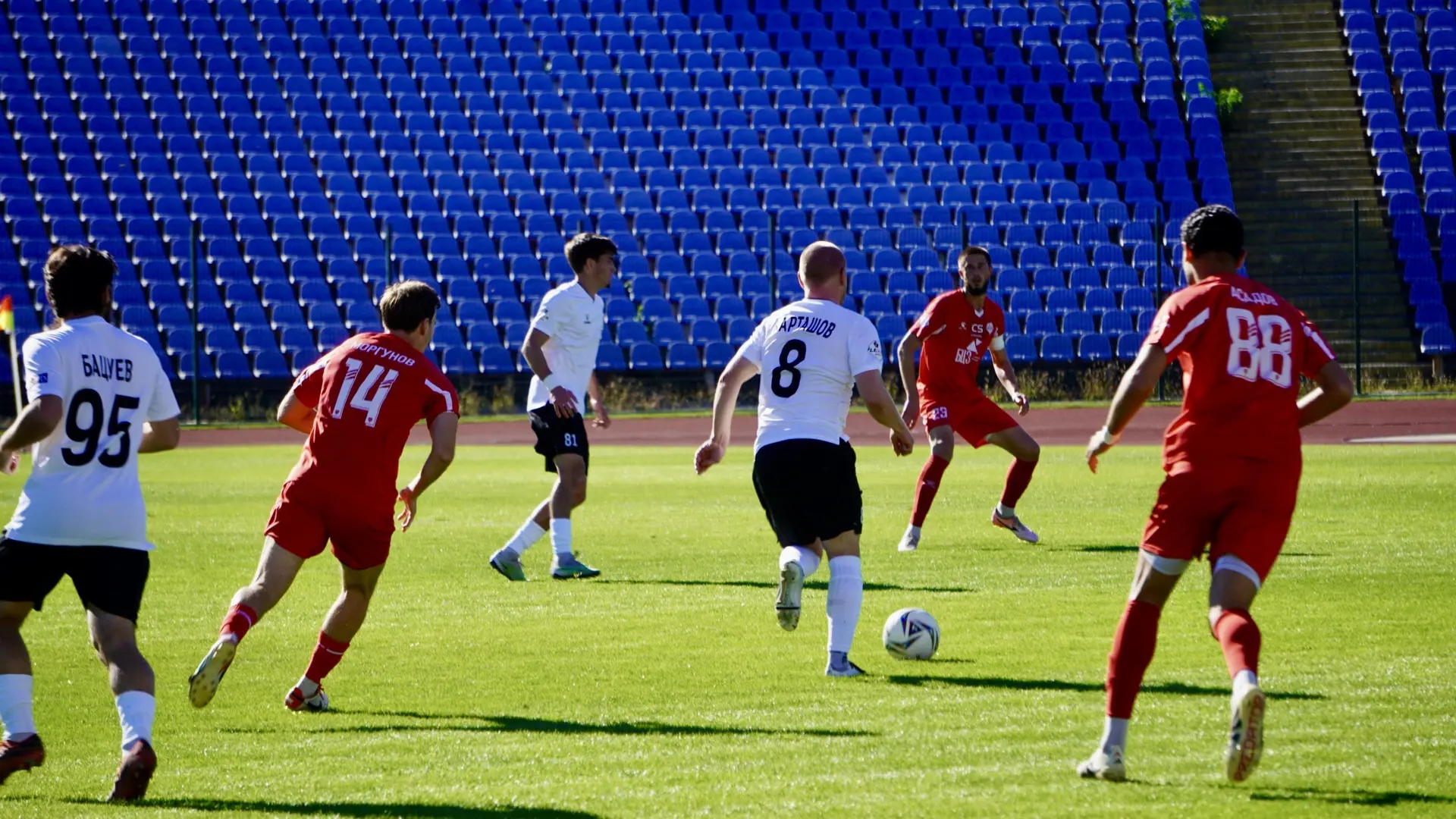 ⚽️📸 Борьба на каждом участке поля!