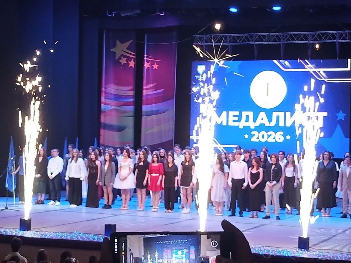 Сегодня нашим выпускникам торжественно вручили заслуженные награды! Золотые и серебряные медали «За 