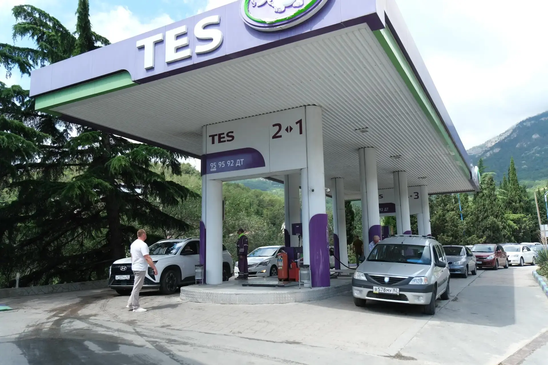 ⛽️  На автозаправочных станциях Ялты, где ведётся отпуск топлива, организовано дежурств...