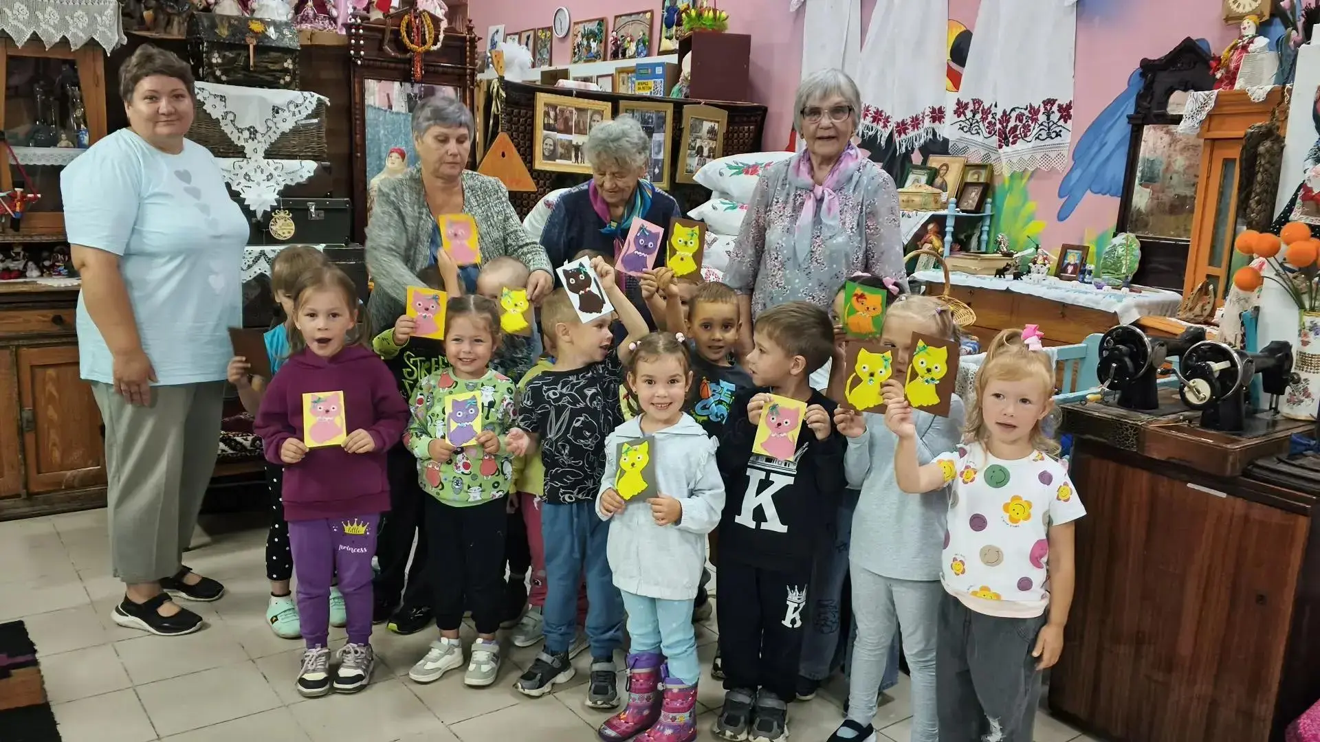 Связь поколений в «Русской избе»: от мастер-класса до театральной постановки
В конце июля музейная к